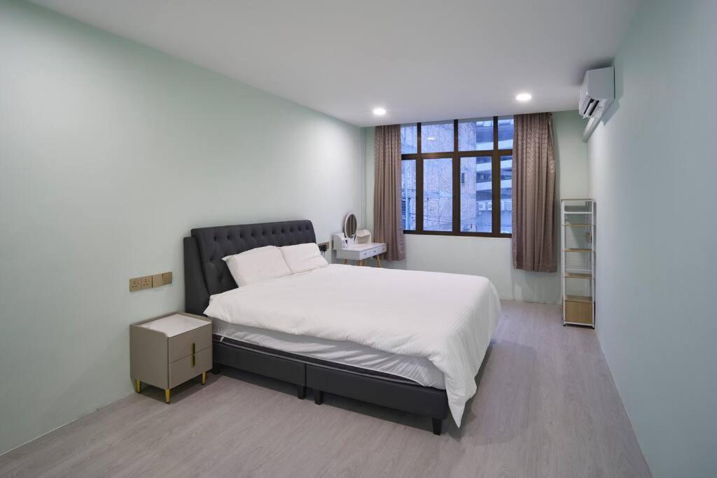Dim Sum Apartment *
